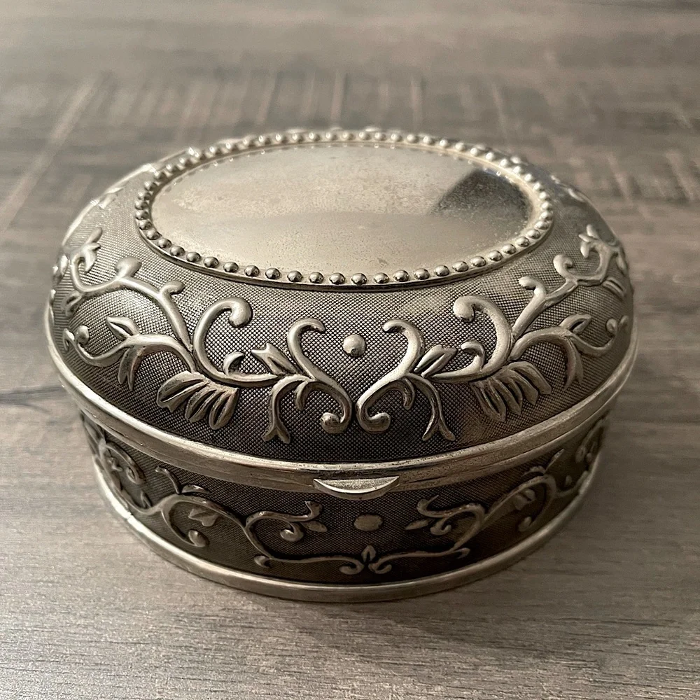 Vintage Rustic Jewelry Box Oval Shape O/S